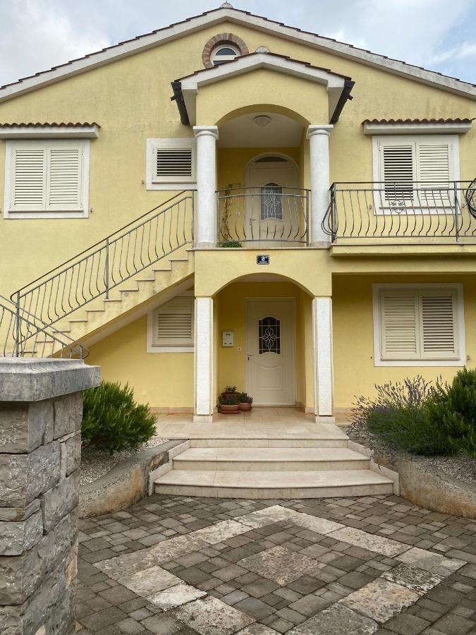 Kaštelir Apartment Laetitia מראה חיצוני תמונה