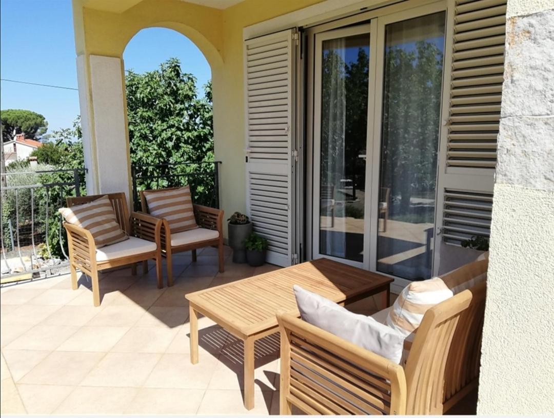 Kaštelir Apartment Laetitia מראה חיצוני תמונה