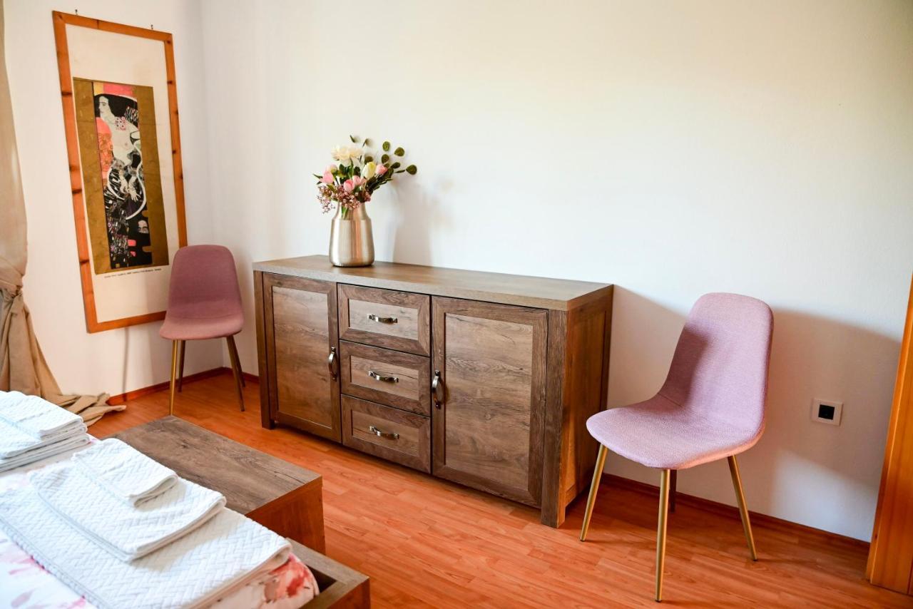 Kaštelir Apartment Laetitia מראה חיצוני תמונה