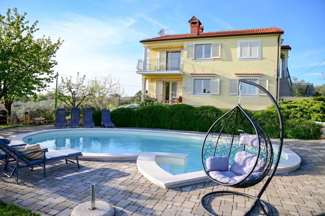 Kaštelir Apartment Laetitia מראה חיצוני תמונה