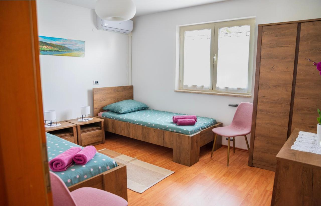 Kaštelir Apartment Laetitia מראה חיצוני תמונה