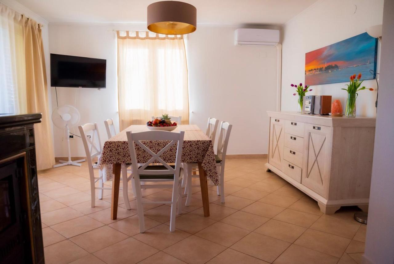 Kaštelir Apartment Laetitia מראה חיצוני תמונה