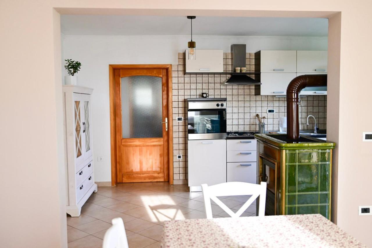 Kaštelir Apartment Laetitia מראה חיצוני תמונה
