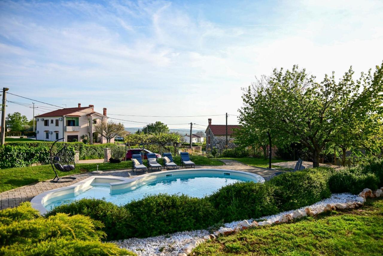 Kaštelir Apartment Laetitia מראה חיצוני תמונה