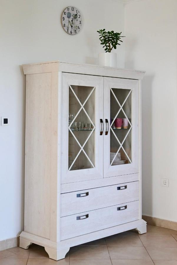 Kaštelir Apartment Laetitia מראה חיצוני תמונה