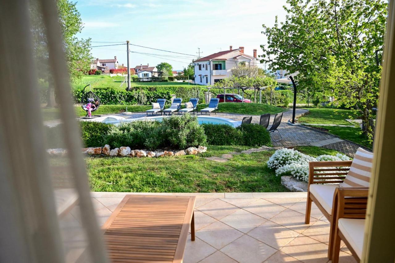 Kaštelir Apartment Laetitia מראה חיצוני תמונה