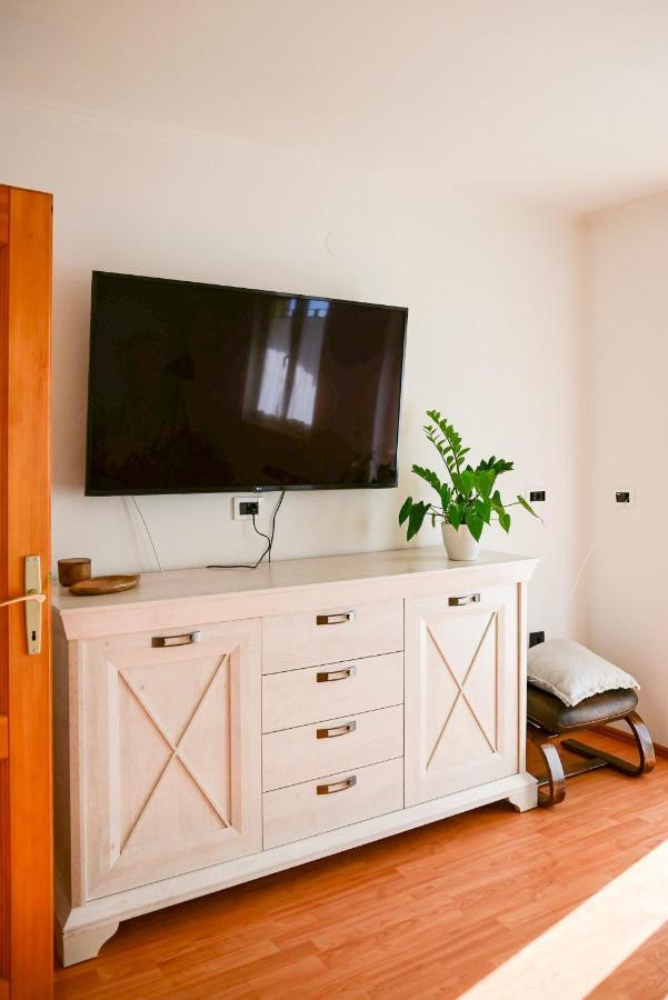 Kaštelir Apartment Laetitia מראה חיצוני תמונה