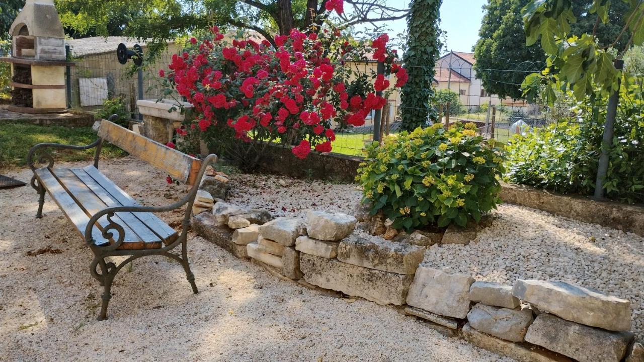 Kaštelir Apartment Laetitia מראה חיצוני תמונה
